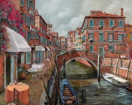 улица, город, река, мосты, мостики, здания, дома, лодки, венеция, кафе, столики, красные, камень, набережная, цветы, небо, серые